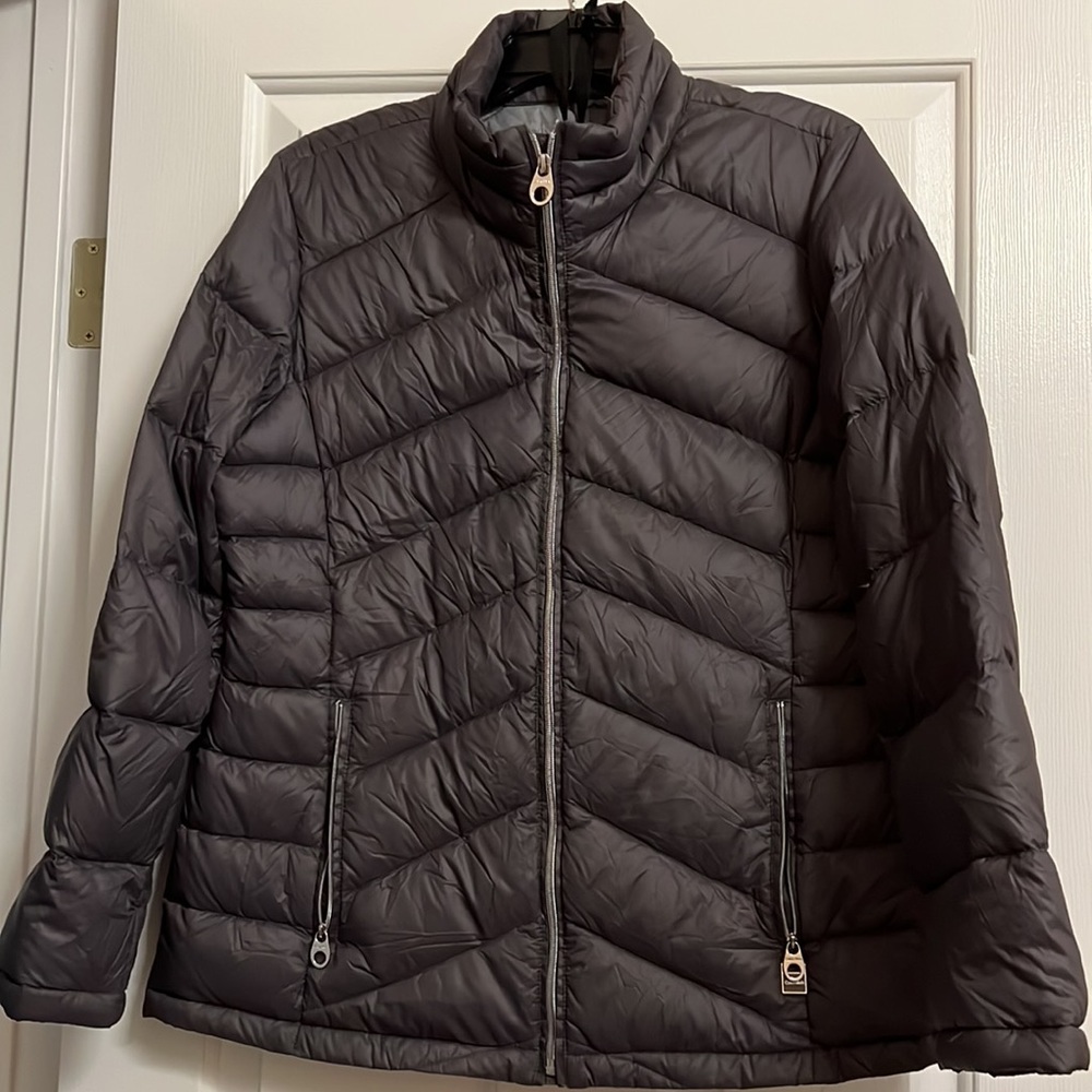 Calvin Klein Women’s Packable Lightweight Premium Down. Dark Gray